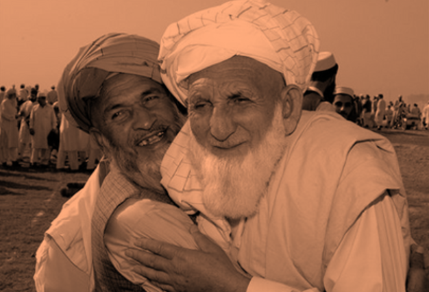 Elder-Muslims-Hugging-