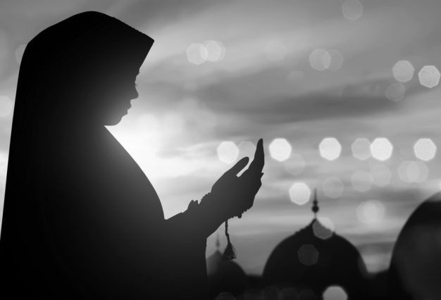 Iddah-black-white-light