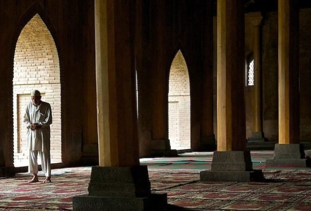 Muslim-praying-Fasting