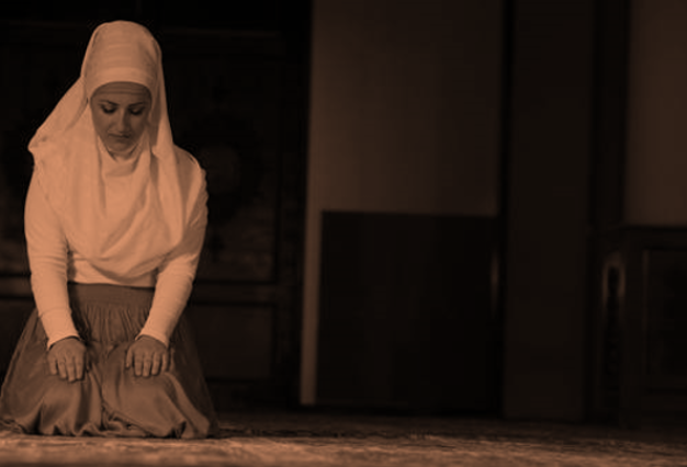 Muslim-woman-praying-salah-ritual-prayer-