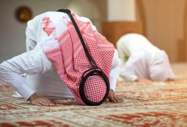 Red-white-wall-jubbah