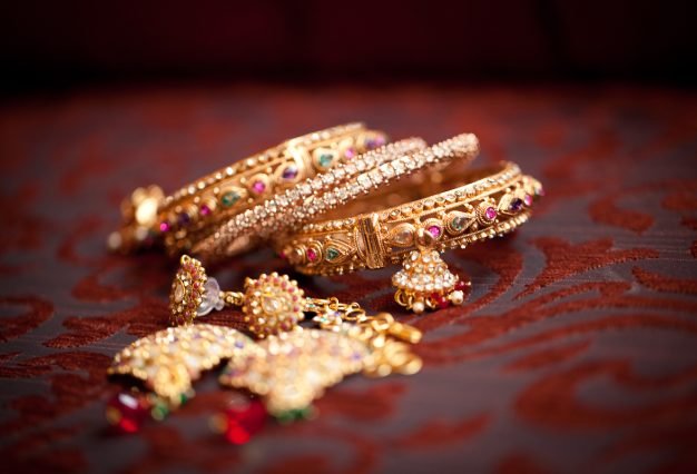 jewlery-red-gold-design