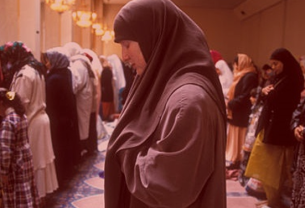 muslim-women-performing-salah-prayer-