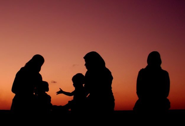muslim-women-sunset