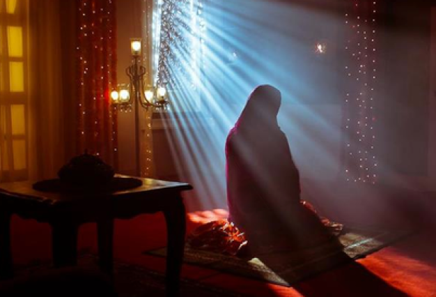 ramadan-fasting-woman-praying